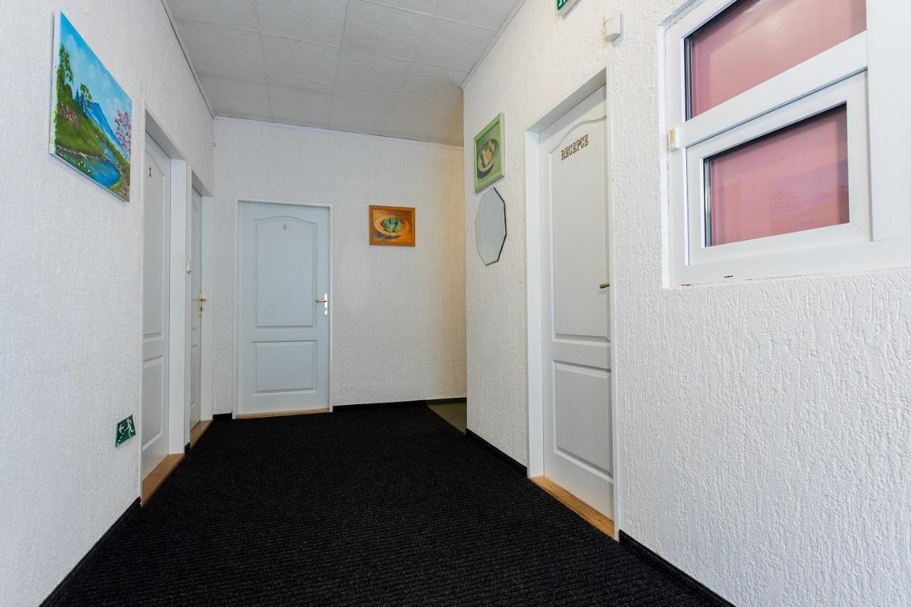 Penzion Skolicka Praag Buitenkant foto