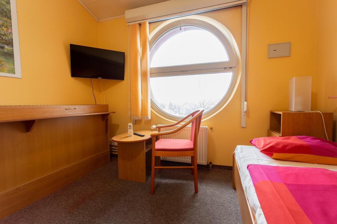 Penzion Skolicka Praag Buitenkant foto