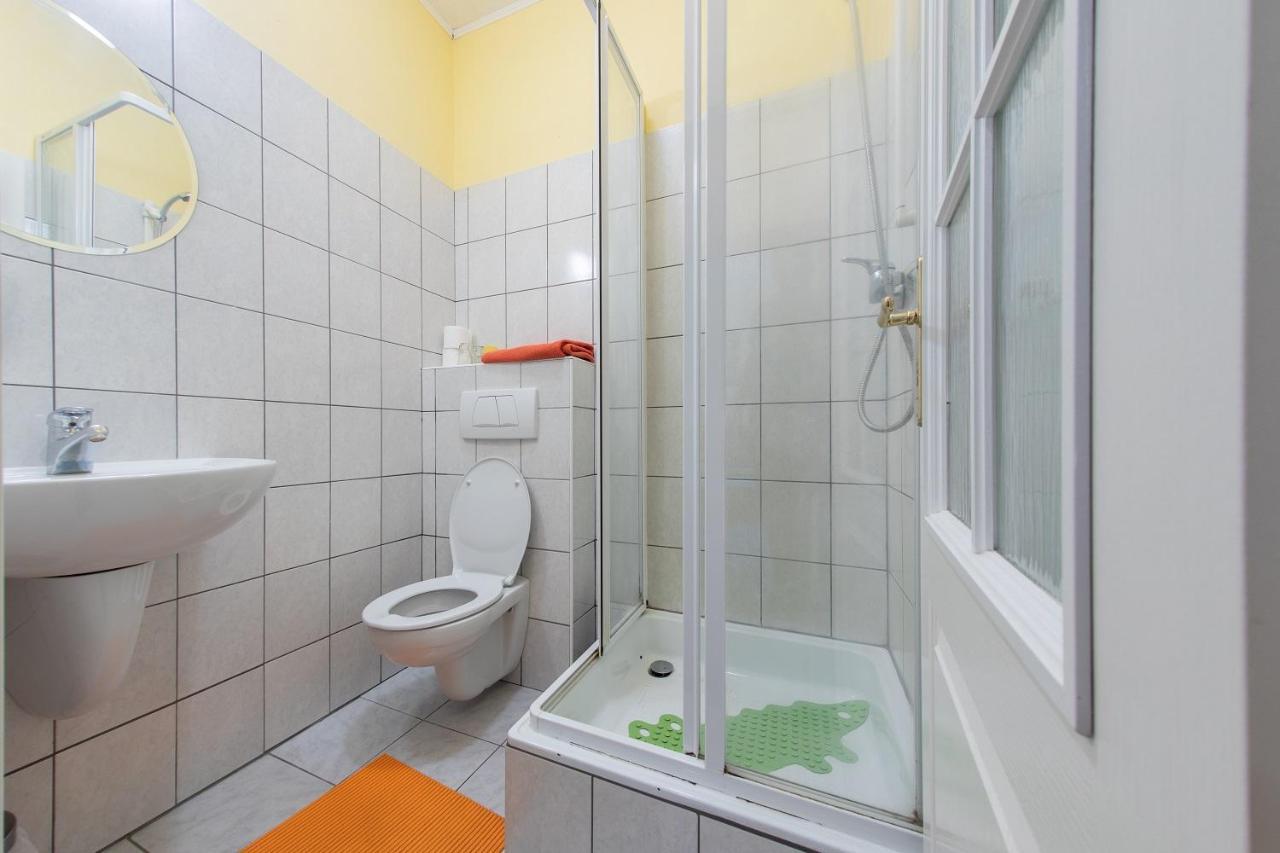 Penzion Skolicka Praag Buitenkant foto