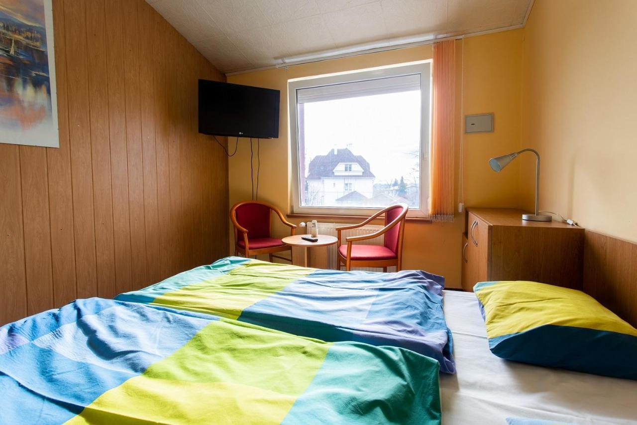 Penzion Skolicka Praag Buitenkant foto
