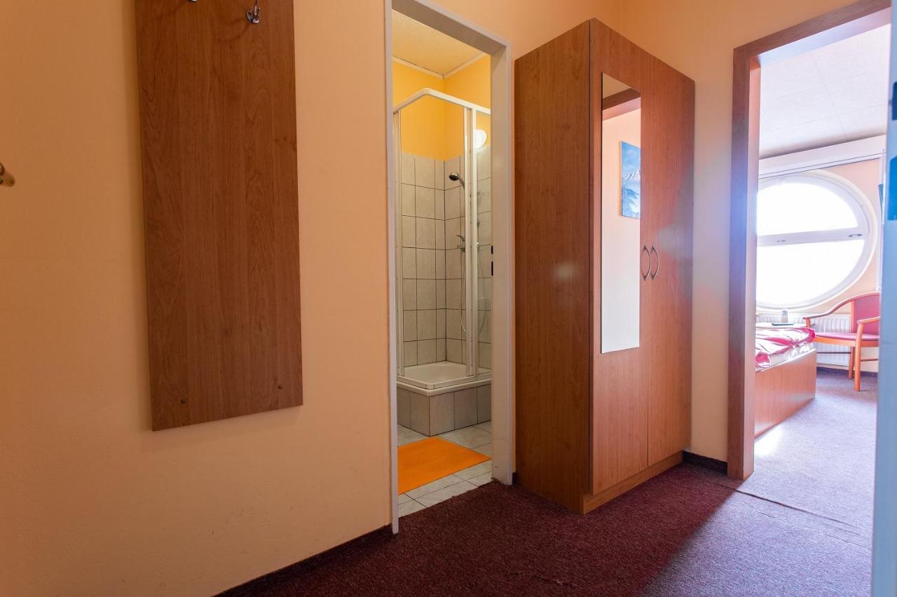 Penzion Skolicka Praag Buitenkant foto